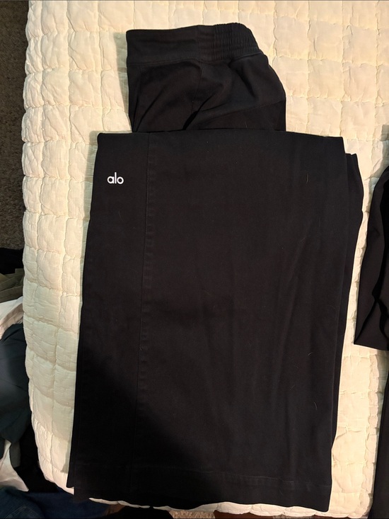 ALO Yoga Pants - ALO Yoga Women’s Black Wide Leg Pants with Subtle Logo